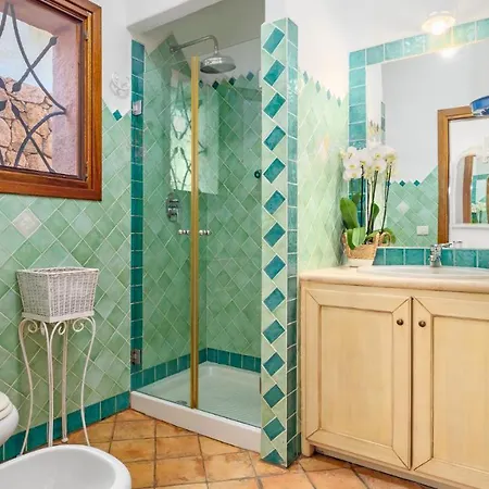 Casa Maestrale 6, Emma
